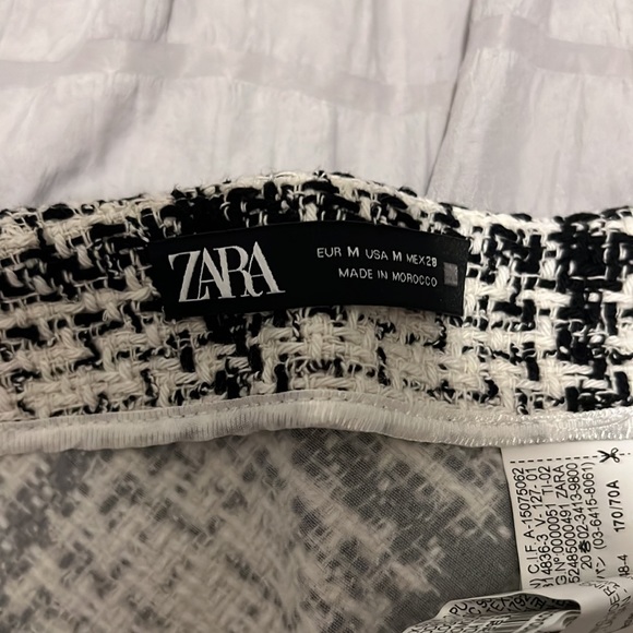 Zara Plaid black and white skirt - Picture 2 of 3